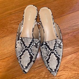 ❤️SOLD —Express mules snakeskin print